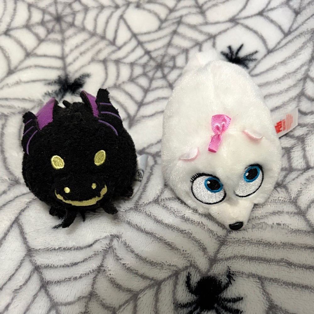 Magnificent Dragon and Secret Life of Pets Dog Toy Set - Black and White